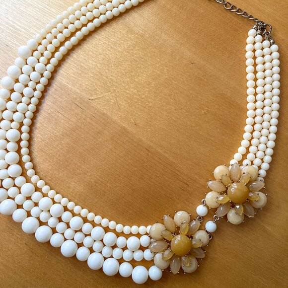 Stunning Vintage Multi-Strand Cream Bead Collar Necklace with Floral Accents - Picture 5 of 8